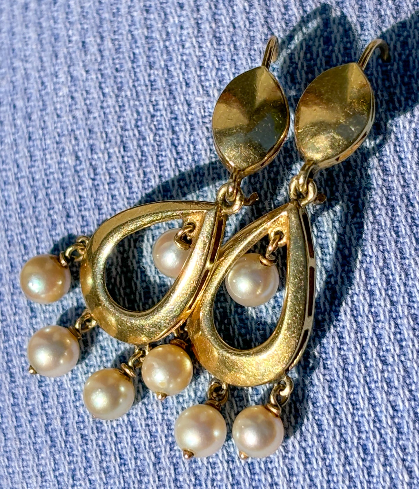 Shimmy Pearl Earrings