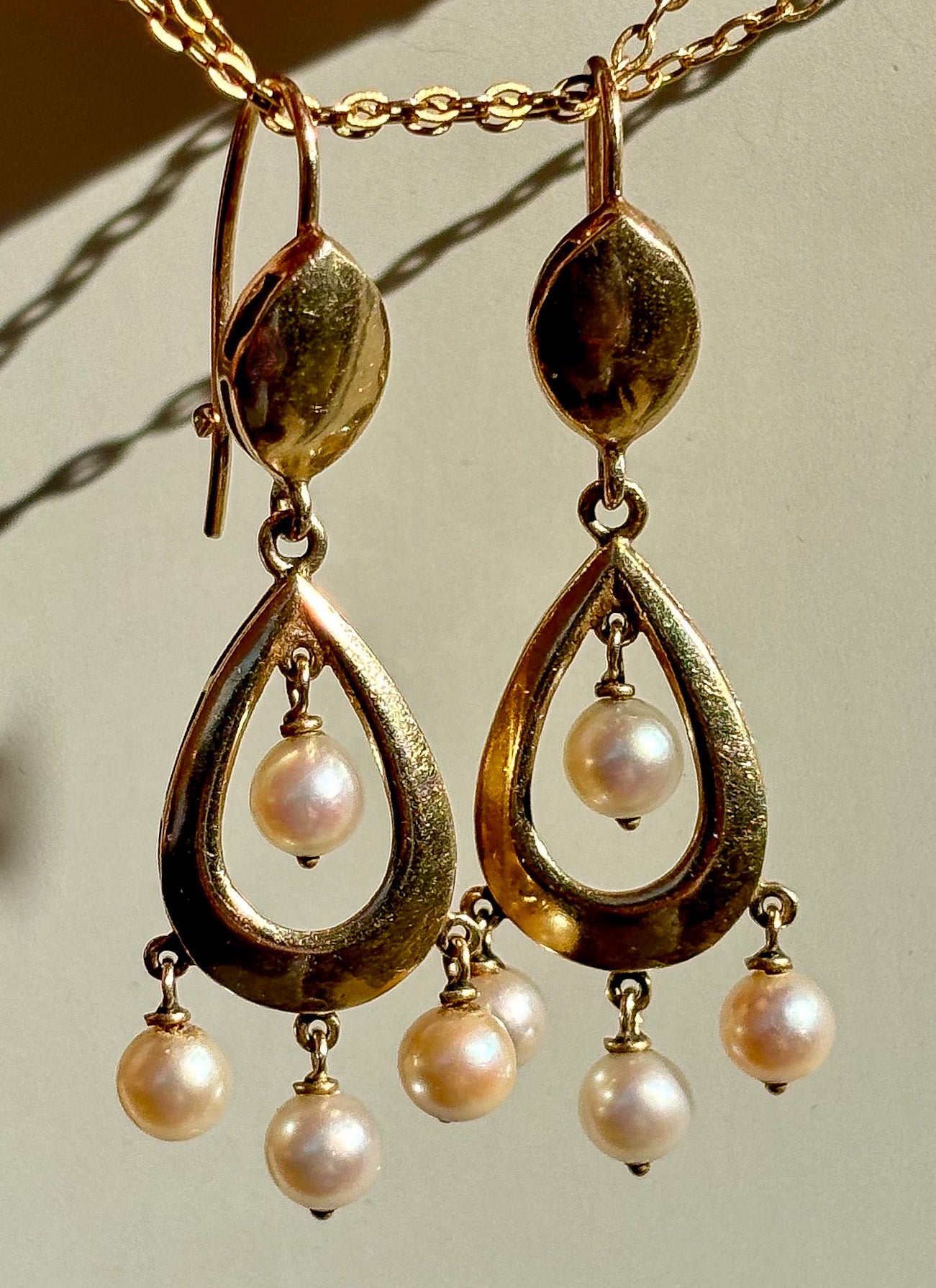 Shimmy Pearl Earrings