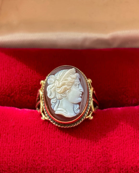 Cameo Queen