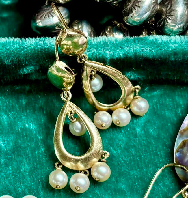 Shimmy Pearl Earrings