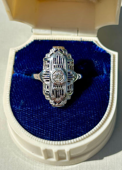 Antique diamond filigree ring in 18K white gold 