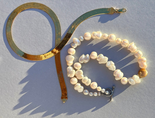 Baroque pearl necklace with silver toggle clasp