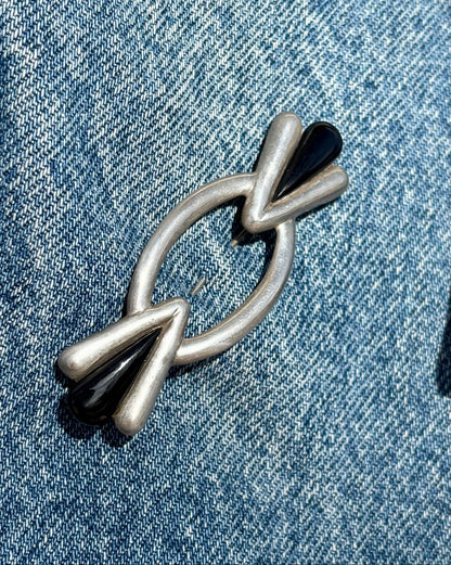 vintage sterling brooch with onyx