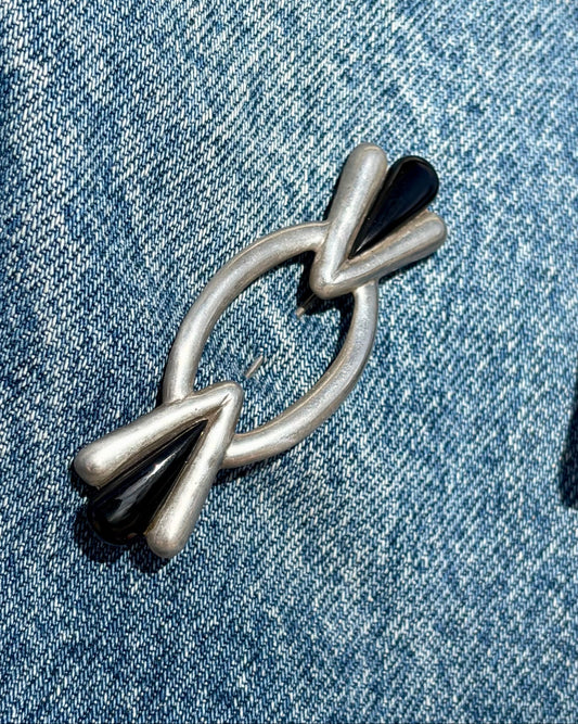 vintage sterling brooch with onyx