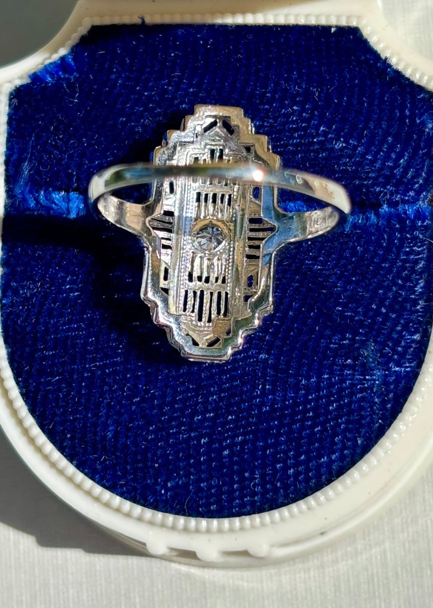 White gold and diamond filigree ring with geometric details