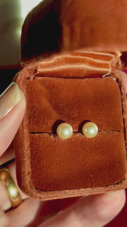 Easy Pearl Studs